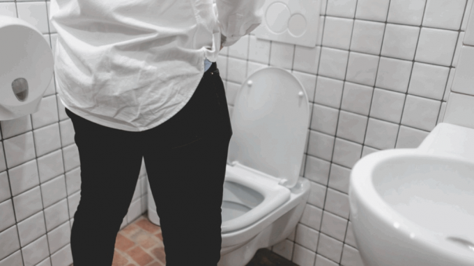 小便起泡｜小便後起泡是糖尿病？1時間未散要小心！恐腎功能衰退