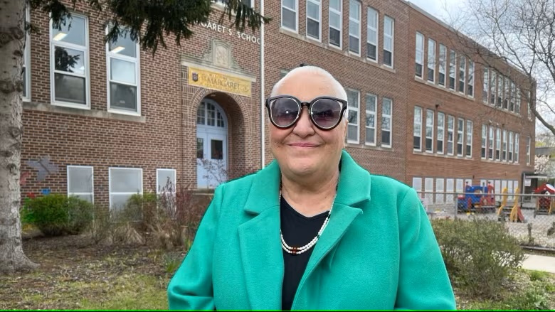 學校沒空調大熱天怎能授課?     教委促裝戶外霧化散熱室