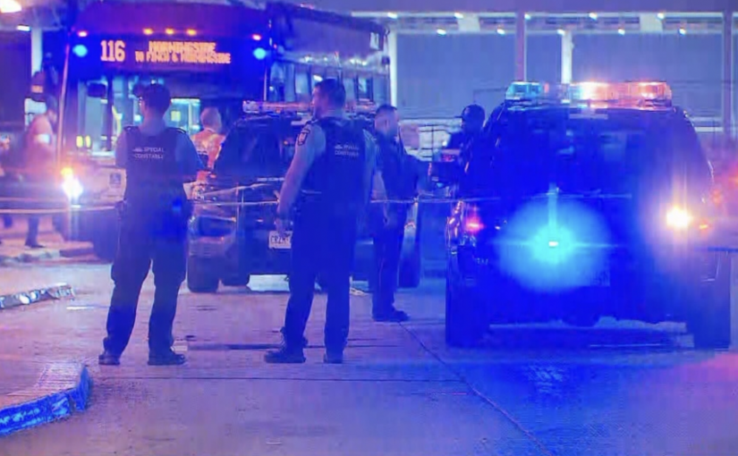 【更新】男子地鐵站被刺傷危殆 五嫌犯僅12歲到15歲