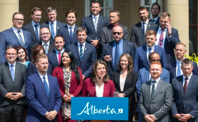 亞省省長史密斯率新內閣25名成員就職