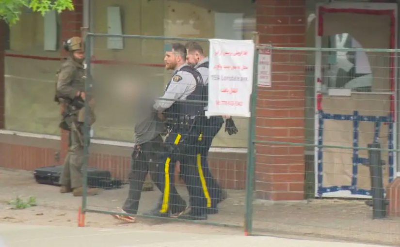 【更新】北溫闖柏文男嫌自困樓頂數小時  警逮捕時曾用閃光彈無人機和機器人