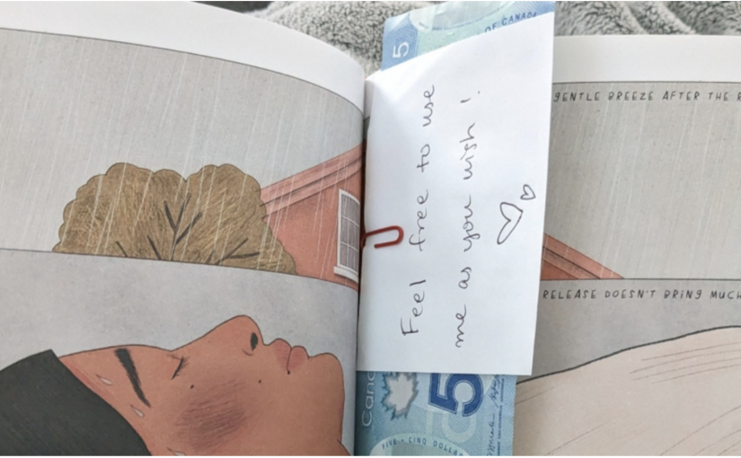 溫哥華公共圖書館讀者在書中發現五元現金和溫馨便條