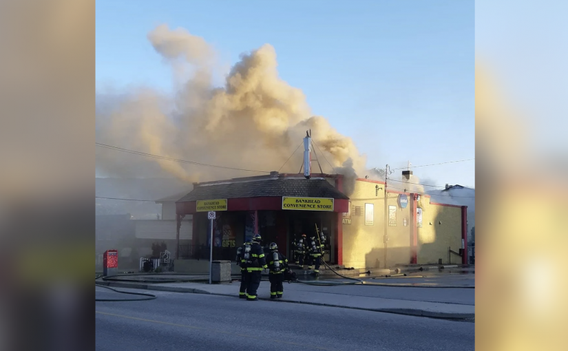 基隆拿商店被燒毀 23名消防員出動救火