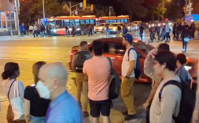 7個地鐵站提早關閘    成群夜歸乘客狼狽趕路