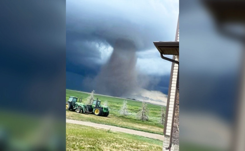 【有片】亞省南部強雷暴引發龍捲風  黑雲滾滾狀甚恐怖