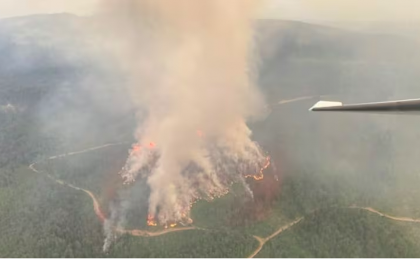 卑詩西北部山火迅速蔓延  數百戶居民收疏散警報