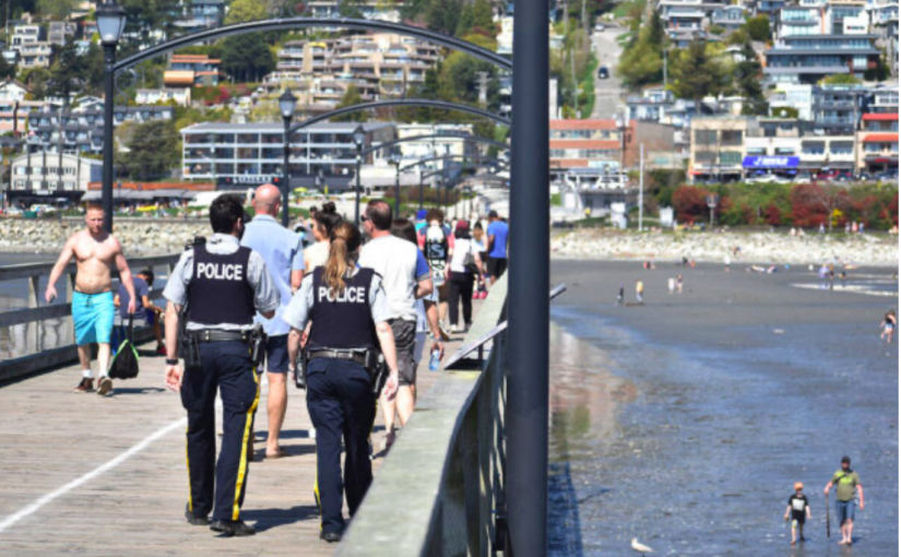 白石海濱3男子揮刀威脅公眾  警快速反應追逐拿下