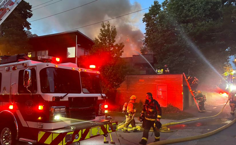 【突發】溫哥華市快樂山柏文大火  市區瀰漫煙味