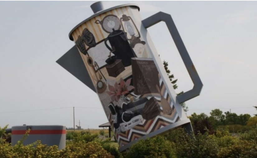 沙省巨型咖啡壺成夏季公路旅行新打卡點