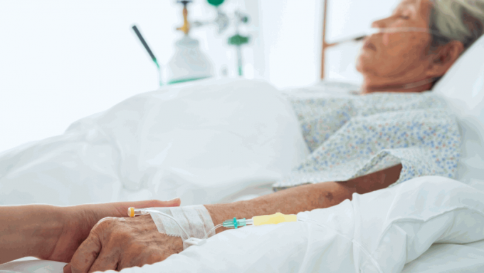 照顧者壓力｜父母同年患癌再患腦退化 港婦獨自照顧心力交瘁：祈求生命自決