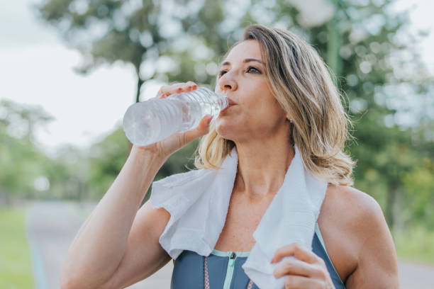 狂飲水仍口乾=腎有問題？ 恐是糖尿5大疾病警號 附解渴飲品