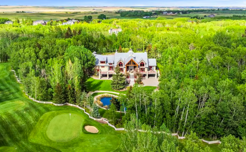 卑詩亞省豪宅比一比  價值逾千萬元帶私人高爾夫球場長甚麼樣？