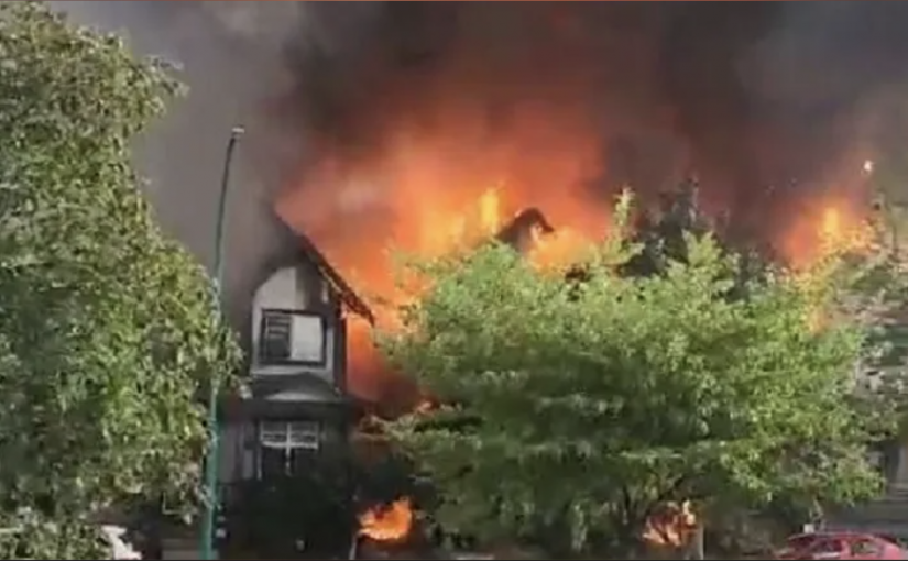 【更新】素里大火燒毀四棟房屋 至少20人流離失所