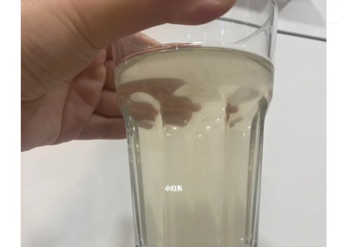 【有片】注意水質情況！有居民抱怨本拿比飲用水濁黃色