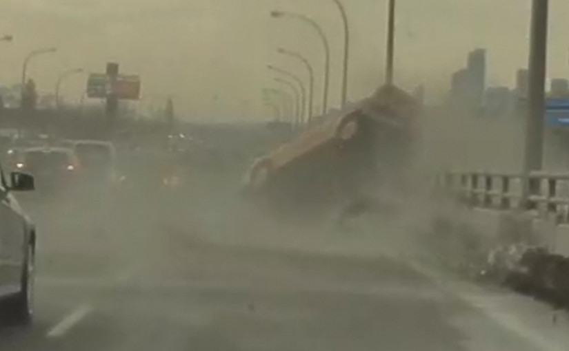 危險駕駛將汽車撞至升空翻滾五周 司機被判入獄