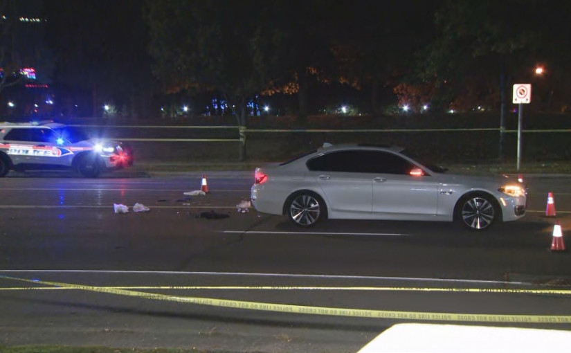 行人傍晚被汽車撞成重傷