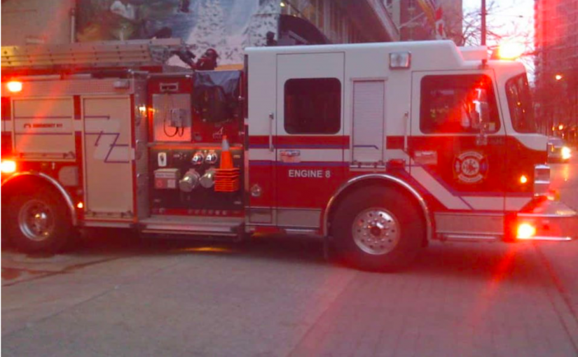 溫東住宅樓大火  消防封閉繁忙街道數小時灌救