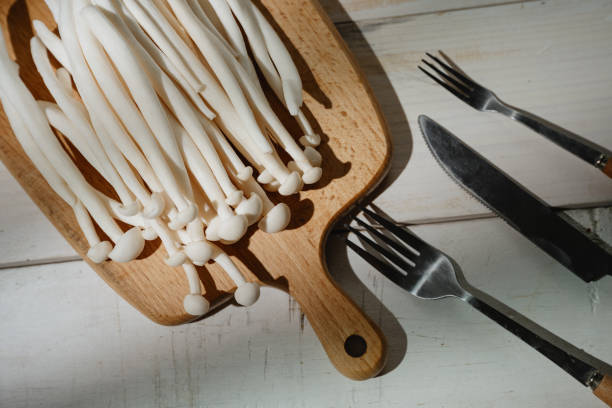 腸胃健康｜吃金菇排出金菇？大便有油？醫生拆解5大原因 吃魚要小心