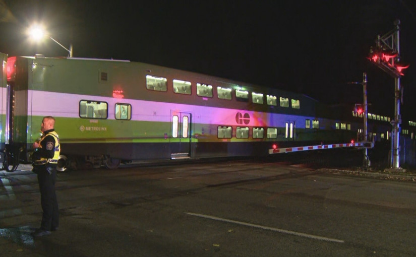 車停軌道遭GO火車撞 女子涉不清醒駕駛被逮捕