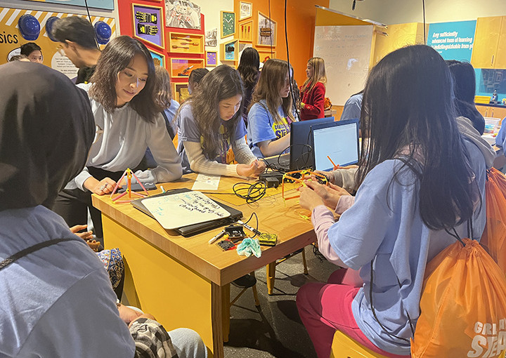 逾300名女學生參與科學活動 Girls and STEAM完滿舉行