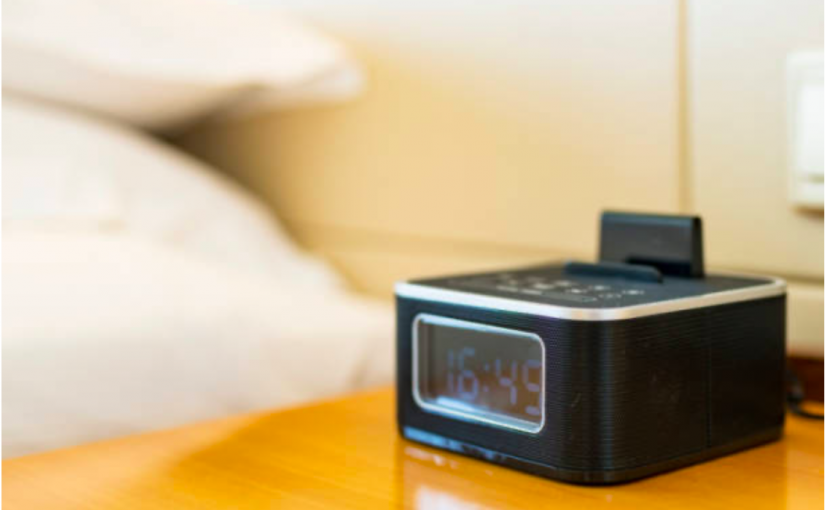 多疑丈夫臥室偷裝攝像頭  捉姦不成反被判偷窺罪