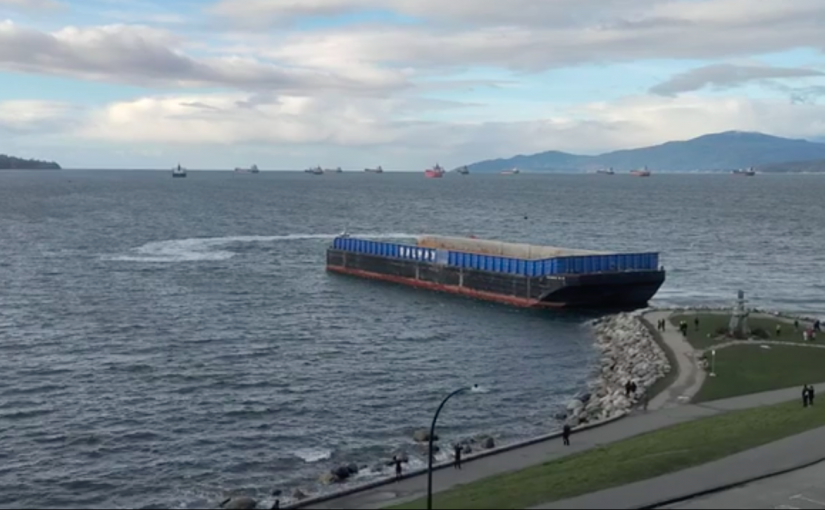 【有片】又來了！一艘失控駁船險些撞上溫哥華英吉利灣