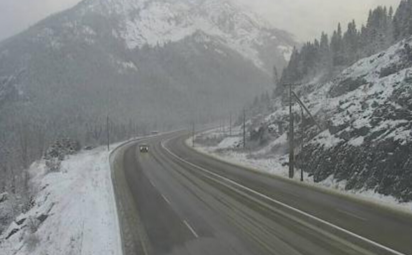 氣象局發布大雪警報！卑詩南部國殤日長周末不宜出行