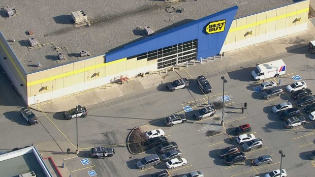 Best Buy盜竊並刺傷休班警員 四嫌犯之一落網