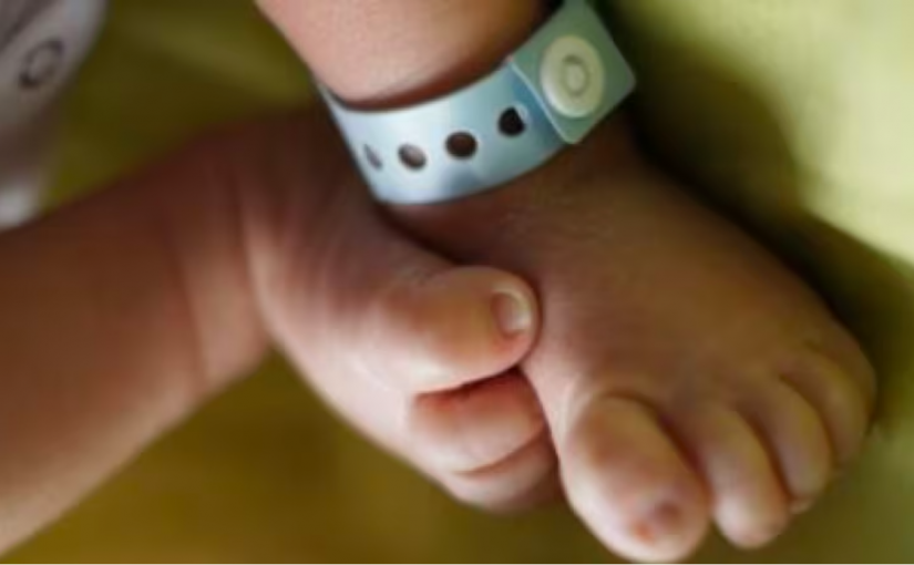 因生孩子居住人數超標  溫哥華夫婦被物業罰款只好賣房