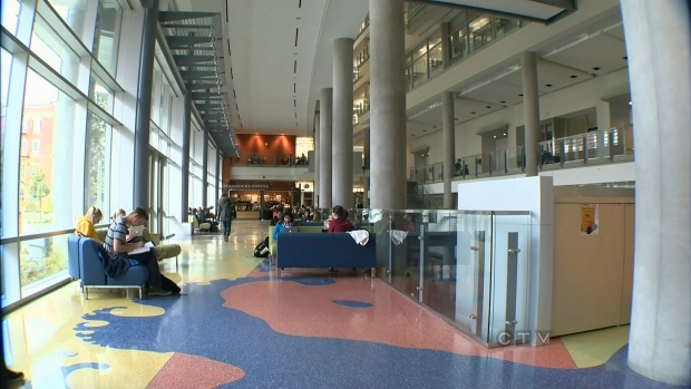 安省：專上院校必須為國際學生保證住房