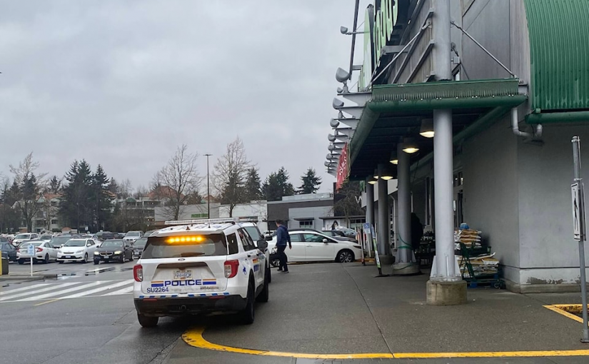 明搶！大溫男子推車裝滿貨品徑直離開  超市經理想攔遭噴霧襲擊