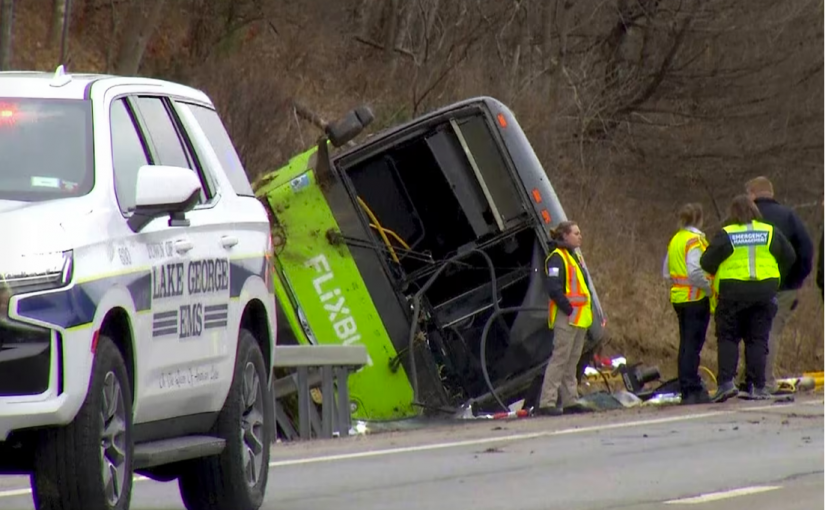 滿地可開往紐約旅巴在美釀1死11傷嚴重車禍