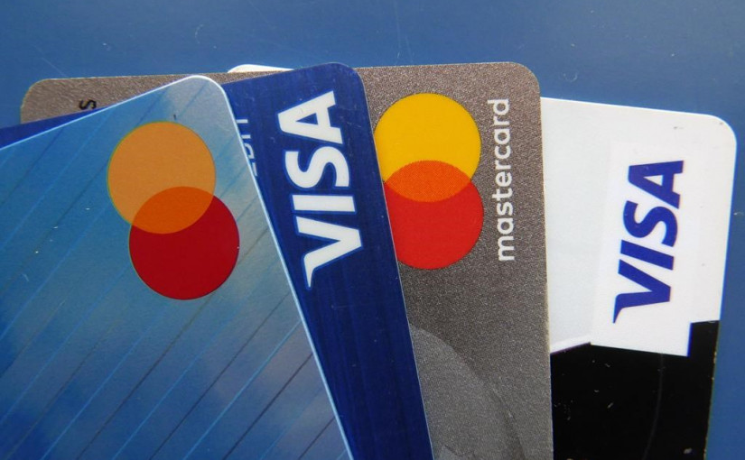 【騙案猖獗】冒充銀行職員致電索取資料  拍門要求市民提供銀行卡