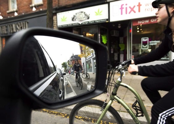 司機注意 新例規定汽車須與單車保持這個最低距離