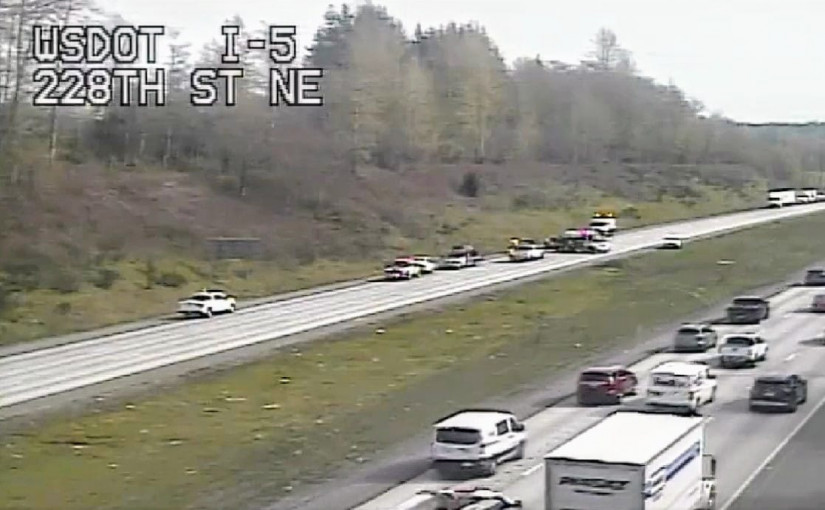 假期結束邊境人潮回國碰巧車禍 車龍延綿16公里