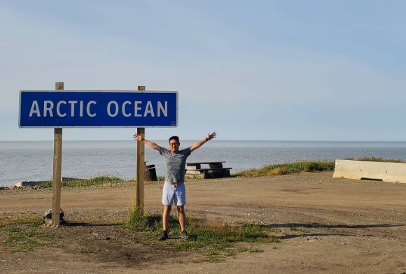 1.2萬元商務位15日環遊世界 他每天還得按卑詩時區遙距工作