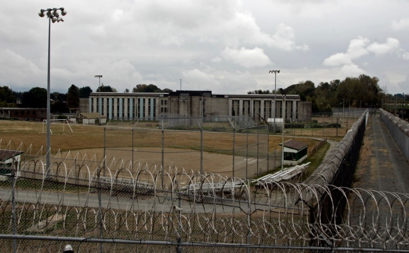 刀割獄警頭 囚犯奇招運毒運武器監獄淪無掩雞籠  工會周四上街