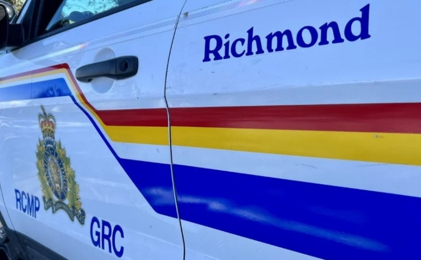 列治文兩車相撞 SUV剷行人路兩途人重傷送院