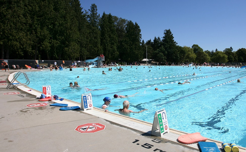 市府泳池新例 男女泳客無上裝不拘 但禁穿性感內衣