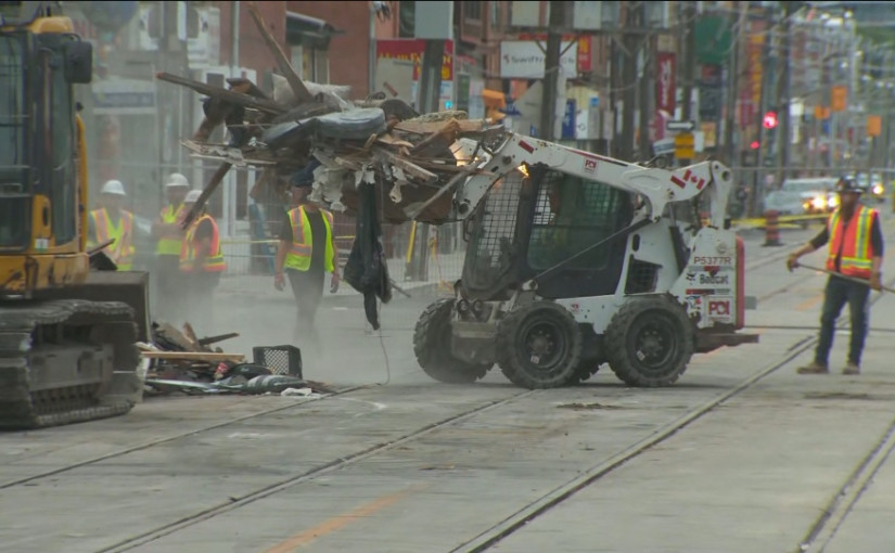 多倫多唐人街建築物傾斜有倒塌風險 工程人員連夜拆除樓宇