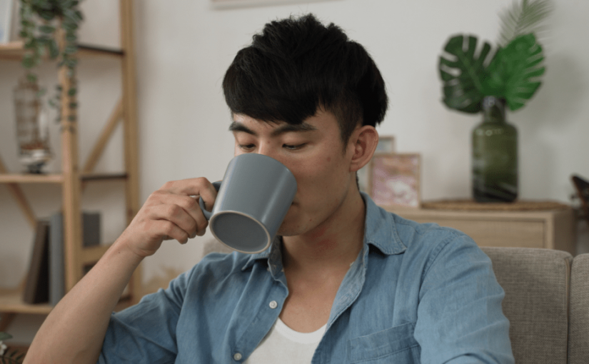 29歲男每日喝1種飲品 腹痛送院險失明！醫生揭糖尿上眼 小心8徵兆