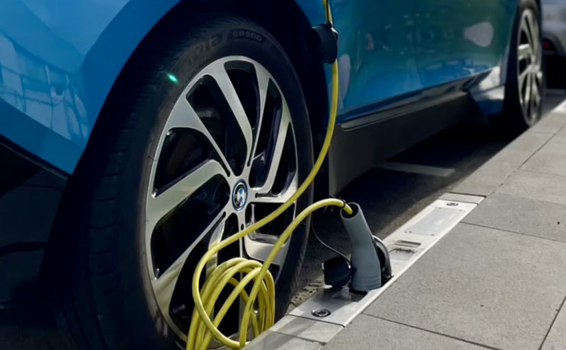 科技/有片| 隱形路邊充電器創新模組 不佔路面電動車隨停隨充