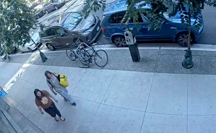 【有片】2名歹徒光天化日下  在溫哥華街頭搶錢包