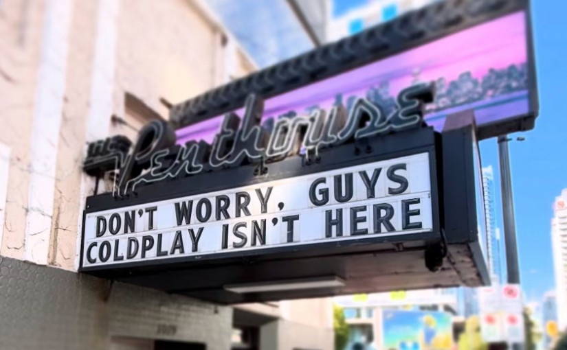 酷玩樂隊演唱會的外遇抓包事件  引發許多模仿搞笑