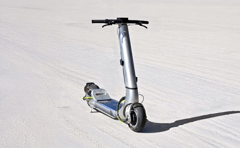 科技| 電動滑板車界「藍鳥」現身  衝擊時速百哩瘋狂紀錄