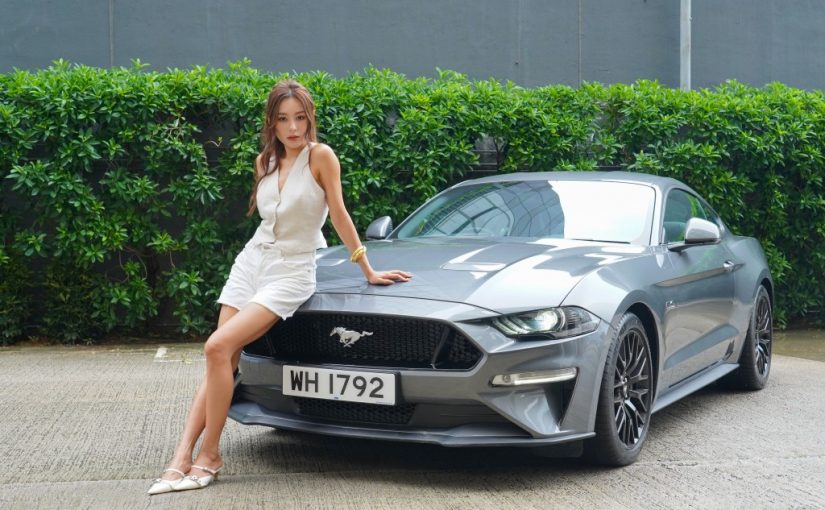香港靚女演員何佩瑜(Jeana)試駕福特Mustang GT跑車│美女與「野馬」 初嚐V8引擎美式Muscle Car快感