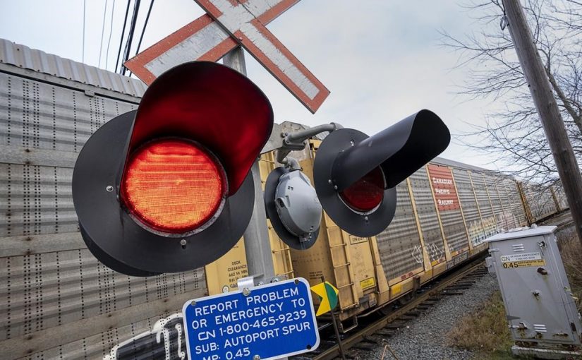 鐵路平交道事故  火車與卡車相撞