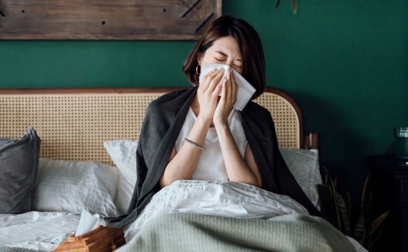 流感高峰常胸痛氣促？恐併發肺炎/心臟衰竭 醫生揭流感重症6大症狀