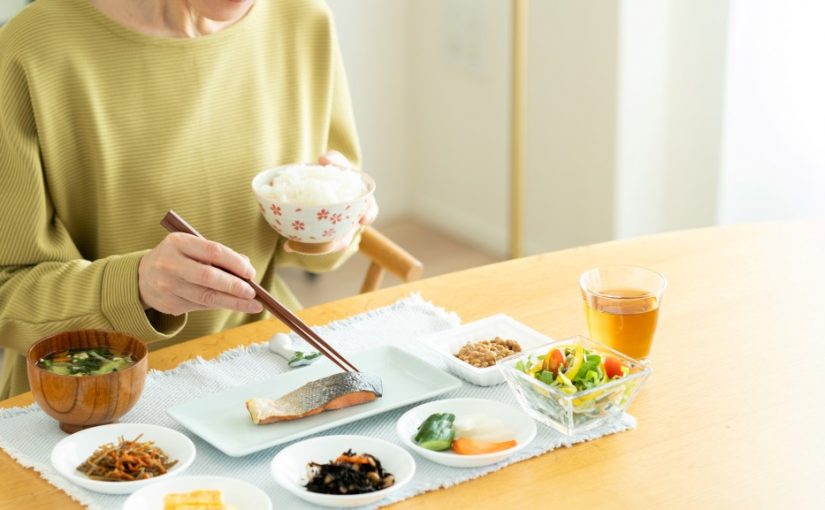 血糖失控可致腎功能受損！醫生教飲食4招穩血糖防腎病 先吃蔬菜再吃飯未必夠？